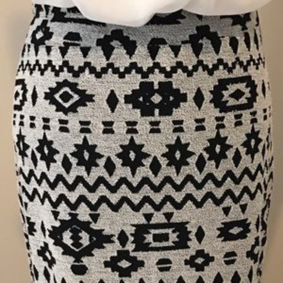 EUC Kiss & Cry Fitted Aztec Maxi Skirt - Size M - Picture 4 of 4
